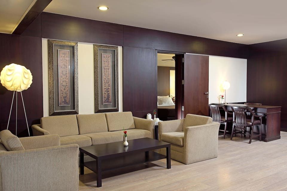 undefined Hotel Aurora Towers 3